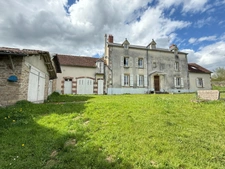 EN EXCLUSIVITE Très belle propriété de 215m² avec piscine et dépendances sur 3000 m² de terrain 199 990 €