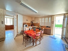 EN EXCLUSIVITE ! Maison en pierre de 136m², 2 garages sur terrain de 950m² 71 500 €