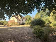 Propriété de caractère 284m² habitable, 5 chambres, annexe + grange sur terrain de 6885m² 197 000 €