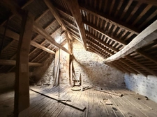 Maison en pierre, 65m², 2 chambres avec garage et dépendance, 29 500 €