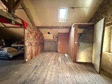 Maison en pierre 105m², 3 chambres sur 1 hectare de terrain + 3ha de terrain indépendants supplémentaires 78 000 €