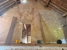 EN EXCLUSIVITE ! Ancienne petite ferme à restaurer 66m² avec dépandances terrain 2238m² 24500€