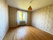 Pavillon de 117m² sur sous sol, 3 chambres avec possibilité d'agrandissement, terrain de 1733m2 109 500 €