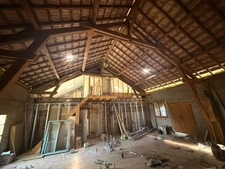 Ancienne grange à finir de restaurer 140m², 4 chambres, sur 1,2 hectares de terrain, 79 000 €