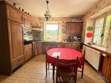 Maison de caractère en pierre, 121 m², 5 chambres avec belles dépendances sur 6 688 m² de terrain 148 500 €