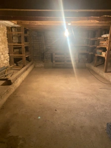 Maison en pierre, 95 m², avec cave et dépendances sur 636 m² de terrain 75 000 €