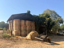 EN EXCLUSIVITE ! Ancienne petite ferme à restaurer 66m² avec dépandances terrain 2238m² 24500€