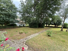 Ensemble de 2 maisons mitoyennes superficie totale de 107m², avec garage, terrain 1171m² 76 600 €