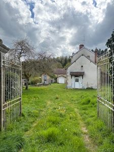 EN EXCLUSIVITE Très belle propriété de 215m² avec piscine et dépendances sur 3000 m² de terrain 177 900 €