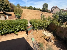 EN EXCLUSIVITE ! Authentique bâtisse en pierre 93m², sur près d'un hectare de terrain bordé par la rivière 79 900 €