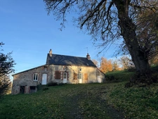 EN EXCLUSIVITE Maison en pierre de 113m² avec grange sur 2,4ha de terrain 128 000 €