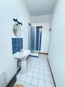 BELLE OPPORTUNITE ! Maison en pierre de 165m², pleine de charme, 4 chambres, Cour intérieure de 379m² 93 000 €