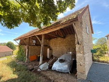 Maison en pierre de 126m², 4 chambres, avec grange 65 000 €