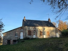 EN EXCLUSIVITE Maison en pierre de 113m² avec grange sur 2,4ha de terrain 128 000 €