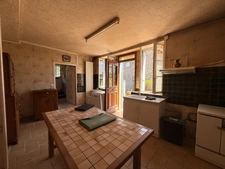 Maison en pierre de 126m², 4 chambres, avec grange 65 000 €