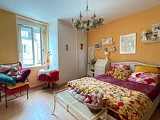 Maison de ville de 157m² avec potentiel local professionnel et dépendances, jardin 69 900 €