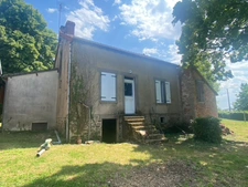 EN EXCLUSIVITE ! Maison de village, 110m², 4 pièces, avec dépendances sur terrain de 8783 m² 76 000 €