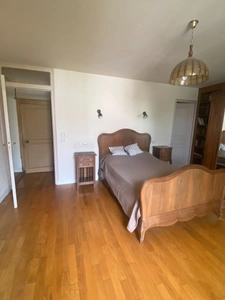 Demeure de 284m², 11 pièces, 7 chambres avec 600m² de dépendances, terrain de 2200m² 211 000 €