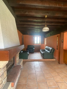 Maison en pierre, 167m², avec grange sur 730m² de terrain 112 000 €