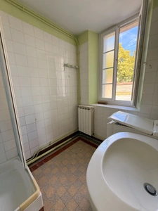 Maison en pierre de 126m², 4 chambres, avec grange 65 000 €