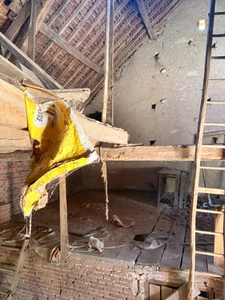 EN EXCLUSIVITE ! Ancienne petite ferme à restaurer 66m² avec dépandances terrain 2238m² 24500€