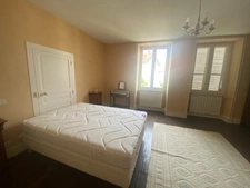 Demeure de 284m², 11 pièces, 7 chambres avec 600m² de dépendances, terrain de 2200m² 211 000 €