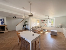 Maison en pierre entièrement rénovée, 95m², avec dépendances, terrain de 1154m² 148 000 €