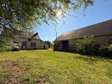 EN EXCLUSIVITE ! Propriété avec maison d'habitation 87m², dépendances sur 13 600m² de terrain 148 000 €