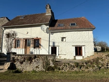 EN EXCLUSIVITE ! Maison en pierre, 88m², 2 chambres, sur 975m² de terrain 84 990 €
