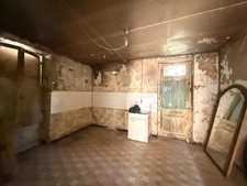 EN EXCLUSIVITE ! Ancienne petite ferme à restaurer 66m² avec dépandances terrain 2238m² 24500€