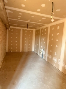 EN EXCLUSIVITE ! Maison en pierre à finir de restaurer, 73m² avec grange sur terrain de 2 200 m²