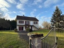 Pavillon de 155m², 5 chambres avec possibilité de 2 appartements indépendants sur terrain de 1527m² 138 000 €