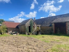 EN EXCLUSIVITE ! Corps de ferme avec maison d'habitation de 89m² sur terrain de 2hectares 2188m² 125 000 €