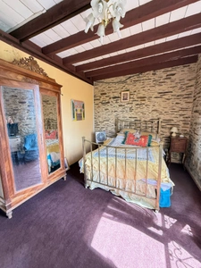  Manoir de 170m² avec son annexe de 50m² et ses dépendances sur terrain de 3 423m² 244 000 €