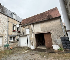 Maison de ville de 157m² avec potentiel local professionnel et dépendances, jardin 69 900 €