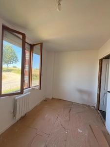 Ancienne grange à finir de restaurer 140m², 4 chambres, sur 1,2 hectares de terrain, 79 000 €