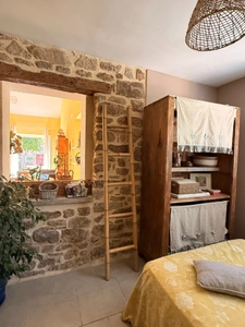 EN EXCLUSIVITE ! Maison en pierre 54m², 2 chambres sur 593m² de terrain + Terrain indépendant de 1420m² 66 500 €