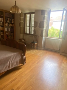 Demeure de 284m², 11 pièces, 7 chambres avec 600m² de dépendances, terrain de 2200m² 211 000 €