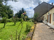 Maison en pierre, 167m², avec grange sur 730m² de terrain 112 000 €