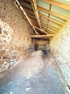 EN EXCLUSIVITE Maison en pierre de 113m² avec grange sur 2,4ha de terrain 128 000 €