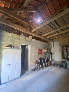 Maison en pierre entièrement rénovée, 95m², avec dépendances, terrain de 1154m² 148 000 €