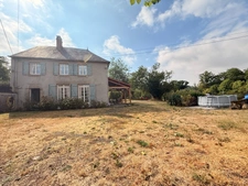 Maison de caractère en pierre, 121 m², 5 chambres avec belles dépendances sur 6 688 m² de terrain 148 500 €