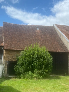Maison en pierre, 167m², avec grange sur 730m² de terrain 112 000 €