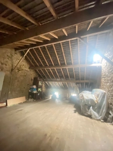 Maison de village, 103m², 3 chambres, terrasse et jardinet avec 2 garages 69 900 €