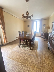 Maison de village, 103m², 3 chambres, terrasse et jardinet avec 2 garages 59 900 €