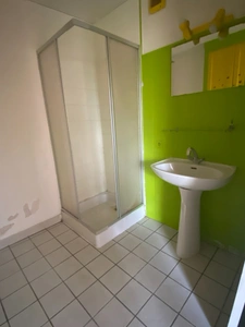 Maison en pierre, 95 m², avec cave et dépendances sur 636 m² de terrain 75 000 €
