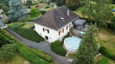 Pavillon sur sous sol de 170m², 5 chambres, piscine sur terrain de 2000m² 197 000 €