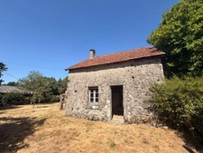 EN EXCLUSIVITE ! Charmante maison en pierre 60m² à rénover, Terrain de 900 m² 23 800 €
