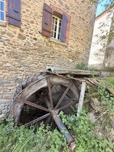 MAGNIFIQUE Moulin de Peurousseau 142m², 4 chambres sur terrain de 4663m² 174 000 €