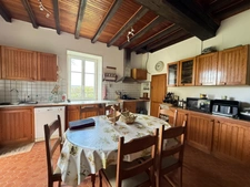 EN EXCLUSIVITE Très belle propriété de 215m² avec piscine et dépendances sur 3000 m² de terrain 199 990 €